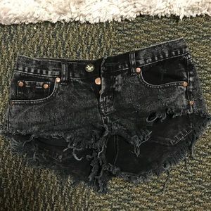 One tea spoon black denim shorts